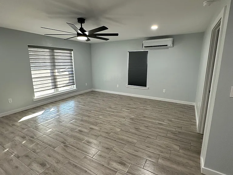 103 N Lovers Ln #A — Photo 4