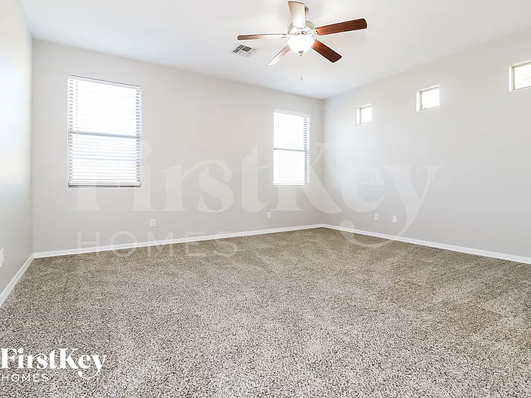 1842 S 222nd Ln — Photo 7