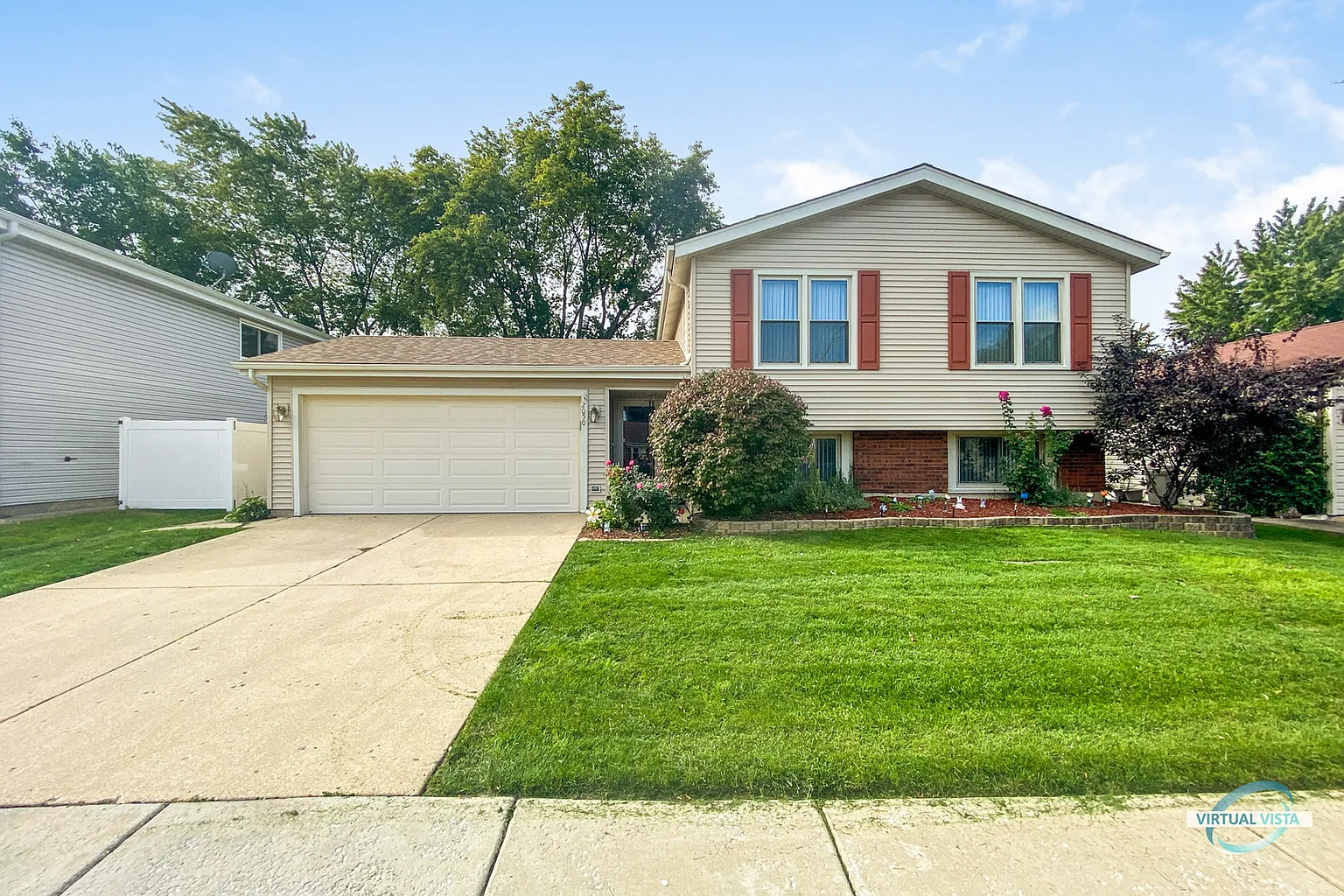 2050 Audubon Dr photo 1