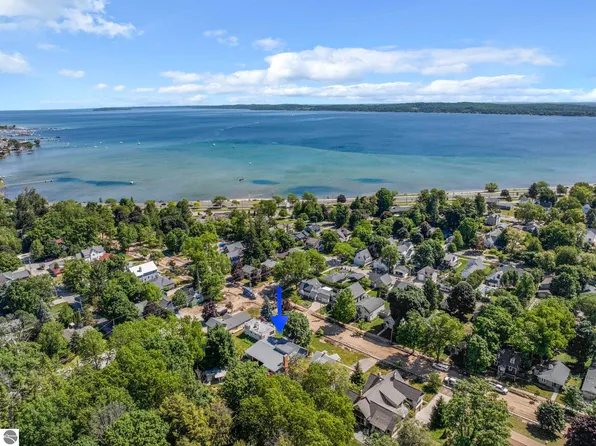 529 Monroe St, Traverse City, MI 49684
