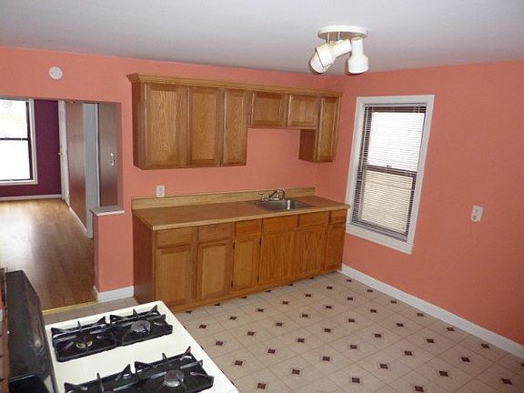 3rd image of 1653 W Superior St APT 2F