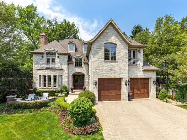 655 Thornwood Dr, Naperville, IL 60540