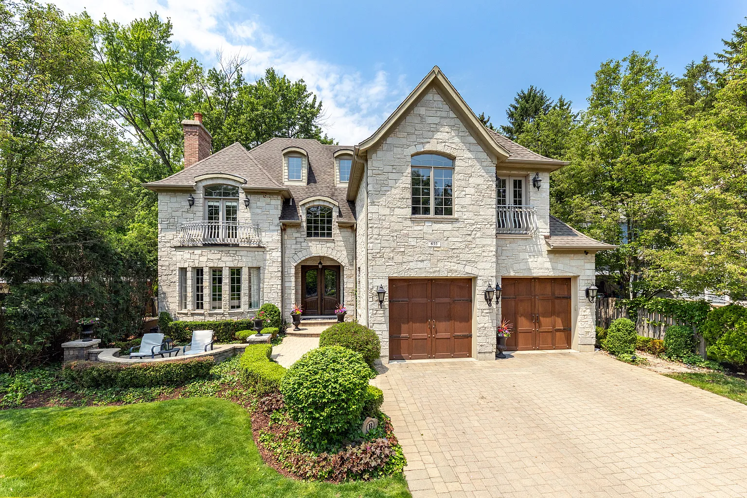 655 Thornwood Dr photo 1