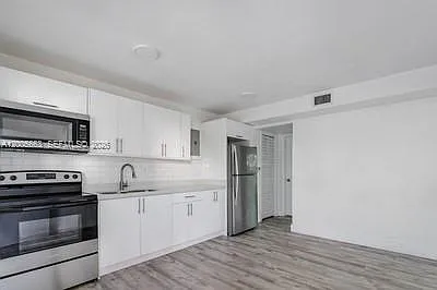 1630 NW 18th St #7 — Photo 5