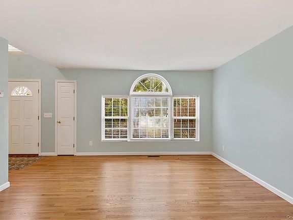 3rd image of 3806 Cranberry Ln