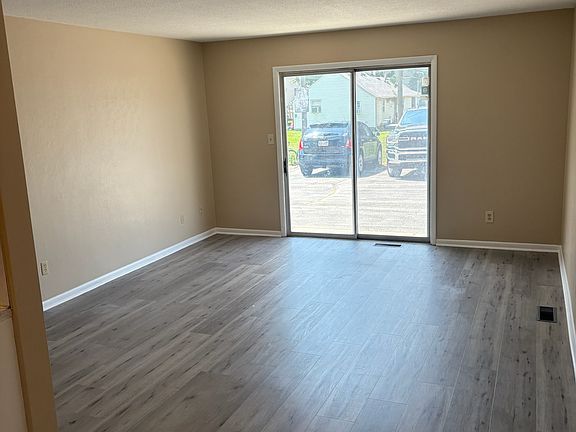 5th image of 820 4th St #B