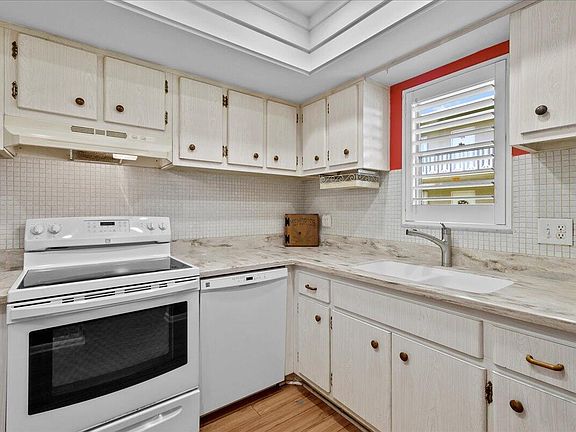 2nd image of 419 Us Highway 1 APT 102