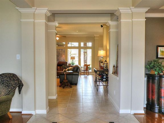 2nd image of 704 Pin Oak Dr