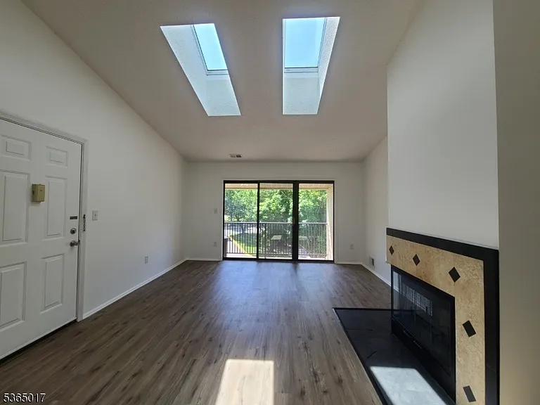 113 Irving Pl — Photo 10