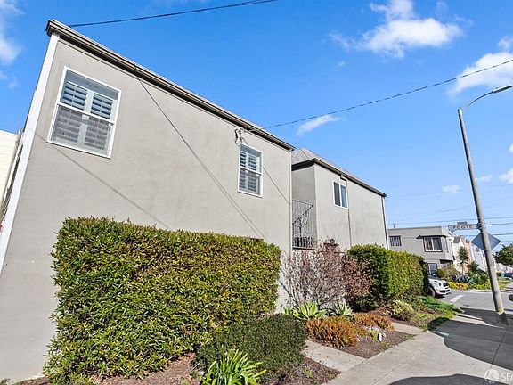 3rd image of 1700 Cayuga Ave