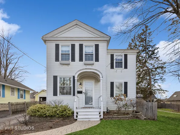 226 N Hager Ave, Barrington, IL 60010