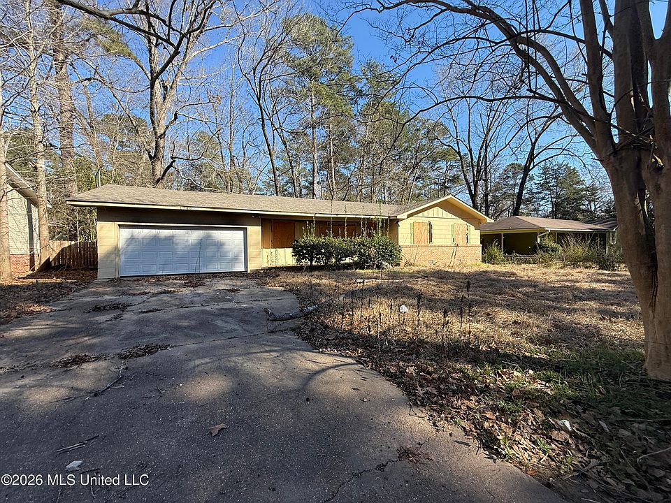 2nd image of 1946 Catalina Dr