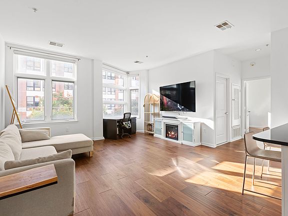 2nd image of 1100 Adams St APT 313