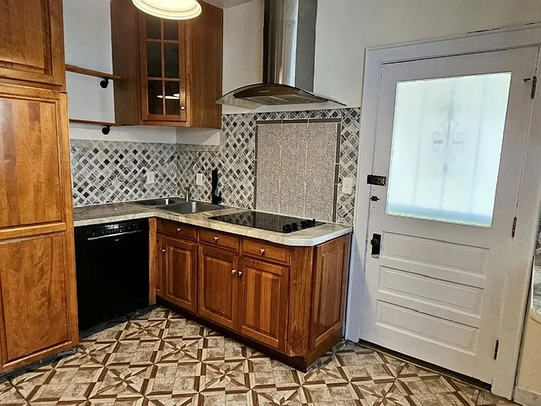 832 Hazel St — Photo 3