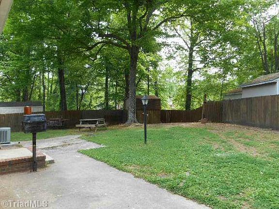 3rd image of 3215 Delmonte Dr