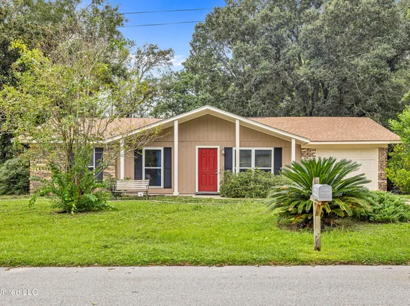 1801 Sandpiper Ave, Ocean Springs, MS 39564