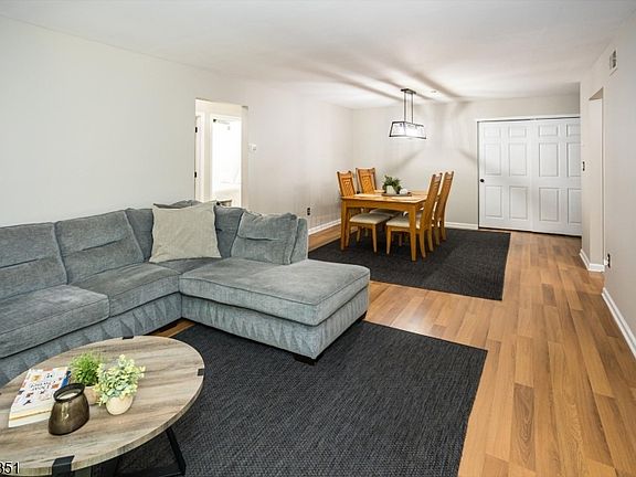 4th image of 32 Brookside Ln #32