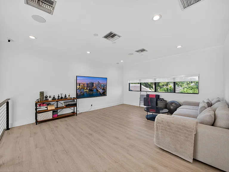 125 Pembroke Dr — Photo 17