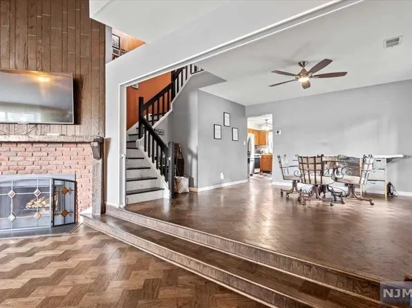 266 Sunset Ky, Secaucus, NJ 07094