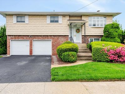 2083 Oliver Way, Merrick, NY, 11566