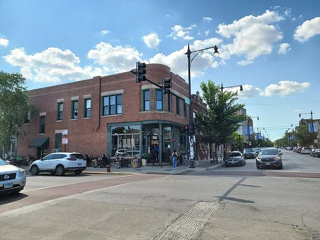 1001 W 31st St #C2 — Photo 11
