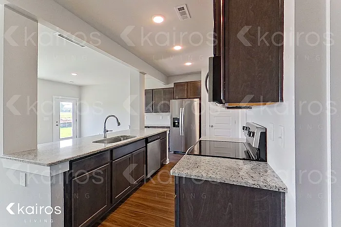 4 bed, 2.5 bath, 1947 sqft, $1,845 — Photo 2