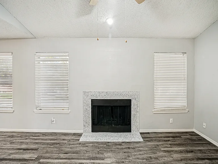 Evergreen Condominiums — Photo 20