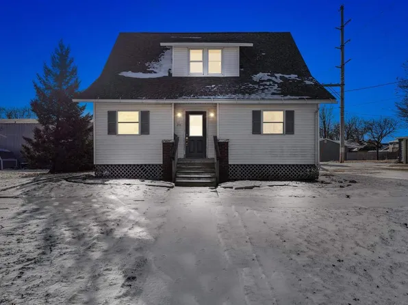 211 W 3rd St, Tipton, IA 52772