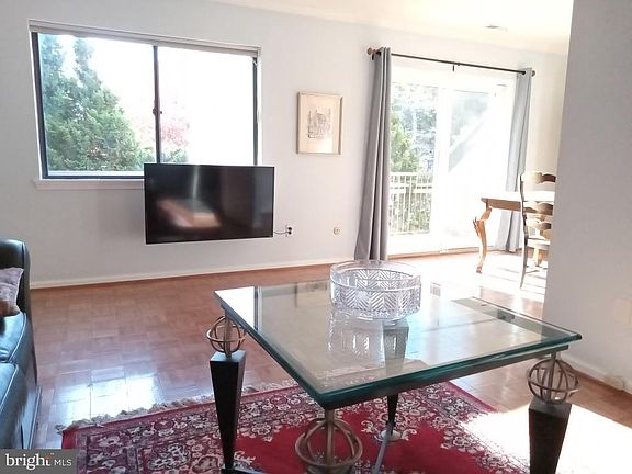 3rd image of 532 Foxwood Ln #532