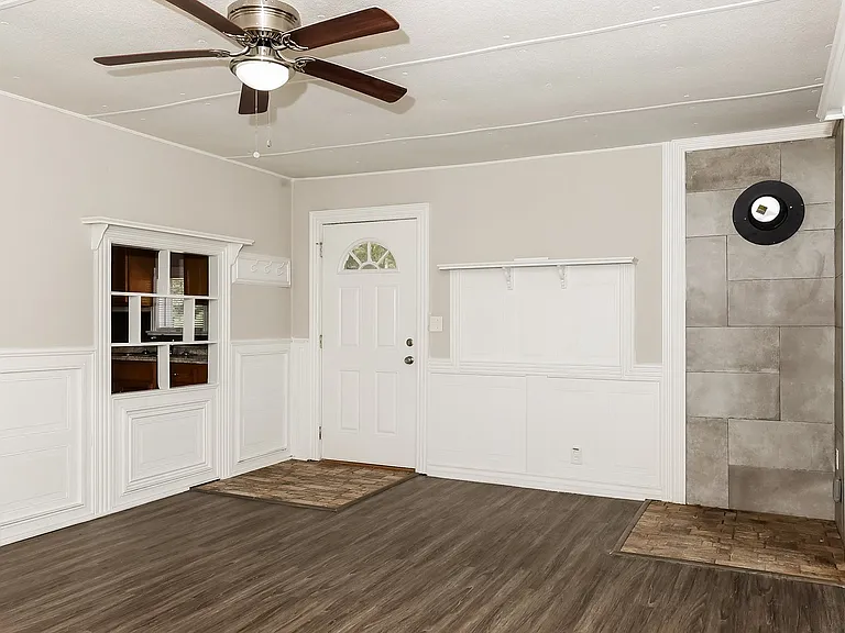 37636_017_living_room_13028055.jpg