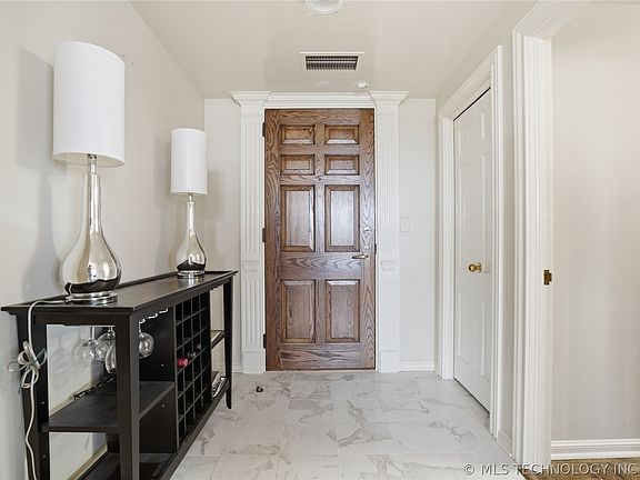 4th image of 2121 S Yorktown Ave APT 706