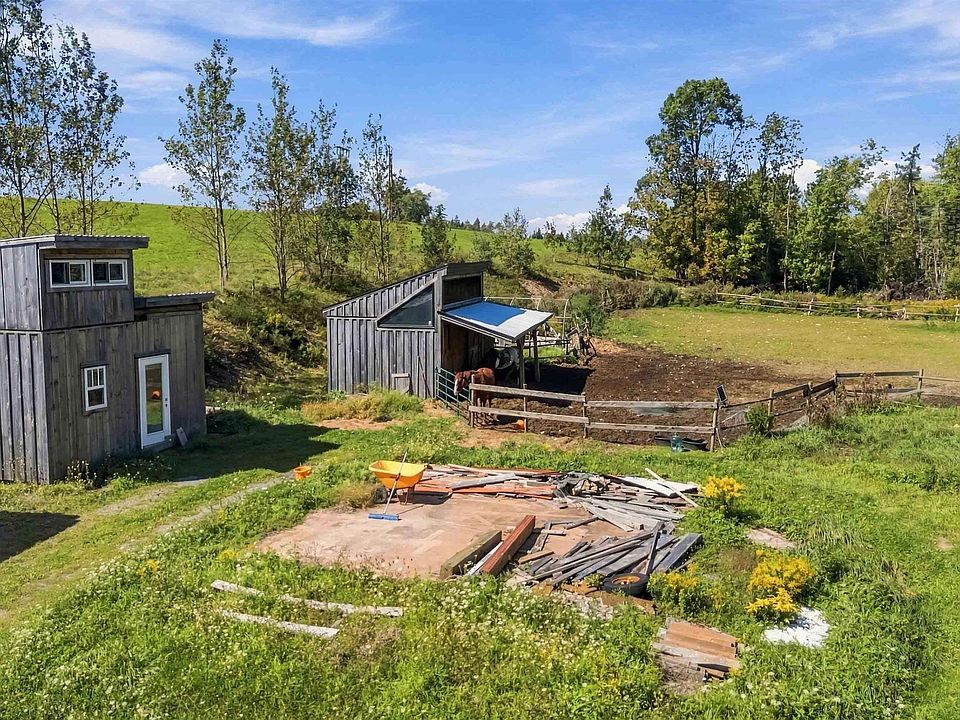 2nd image of 2158 Lapland Rd