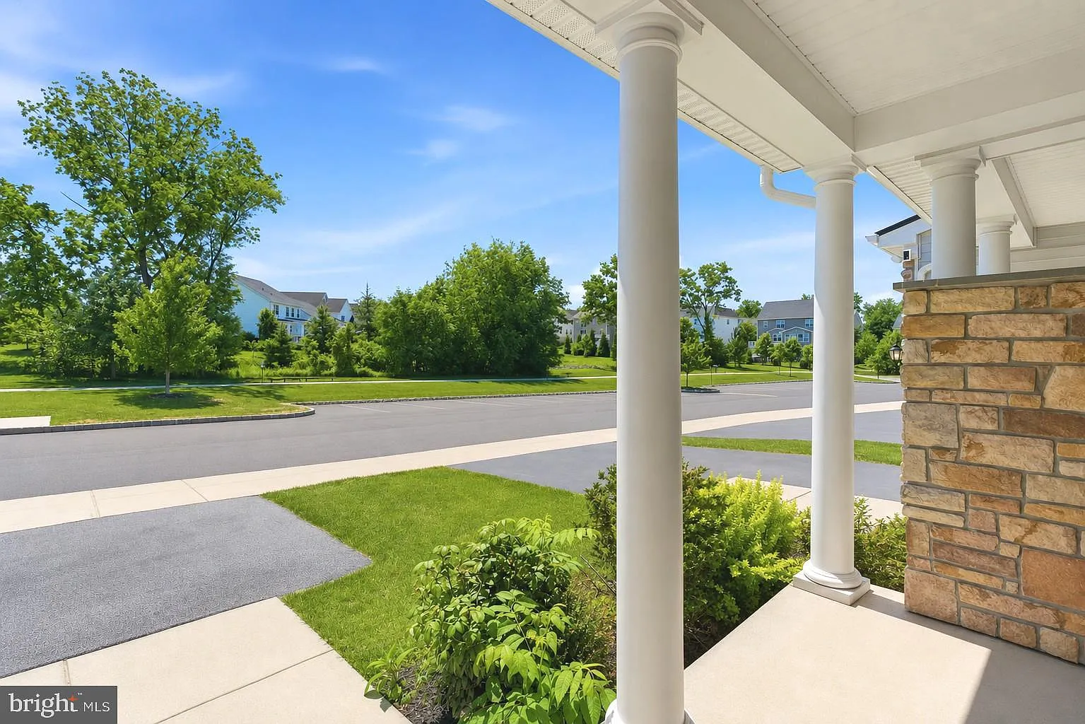 3 bed, 3.5 bath, 3031 sqft, $3,600 — Photo 2