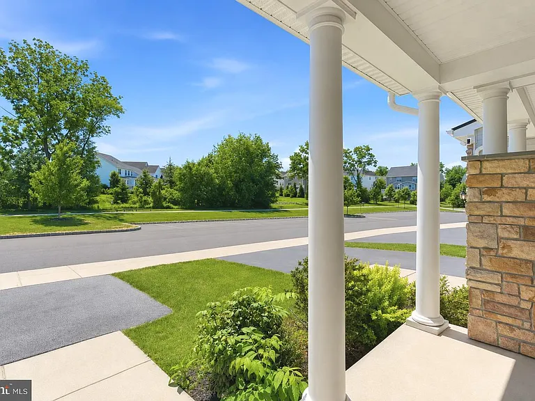 423 Barclays Way — Photo 2