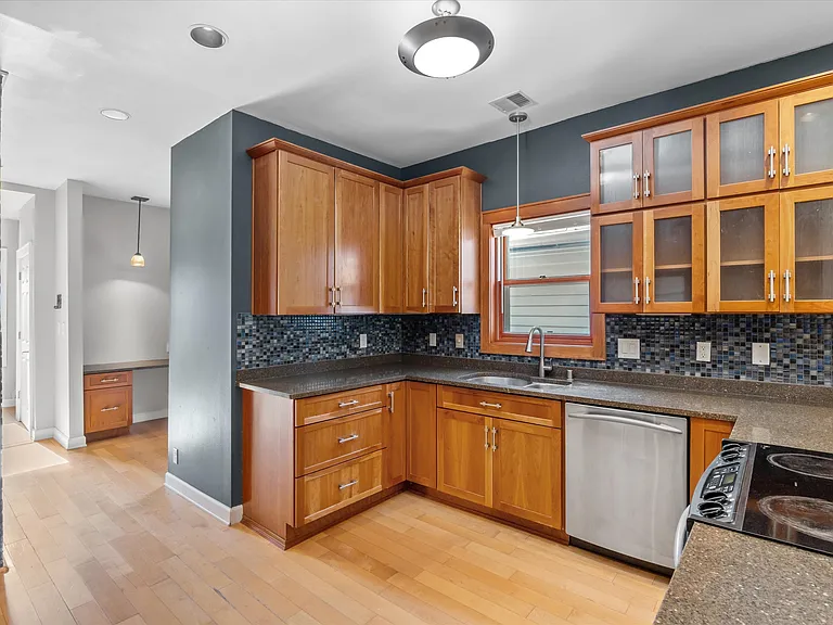 1827 N 1st St #1827 — Photo 34