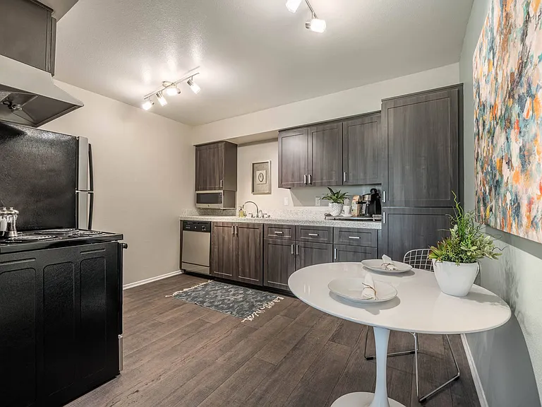 Berkdale Apartments — Photo 4