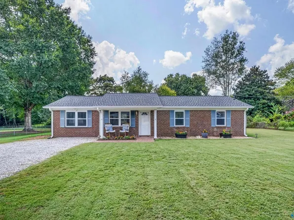 102 Cindy Dr, New Market, AL 35761