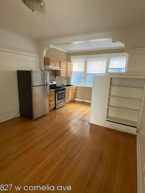 1st image of 827 W Cornelia Ave #1326