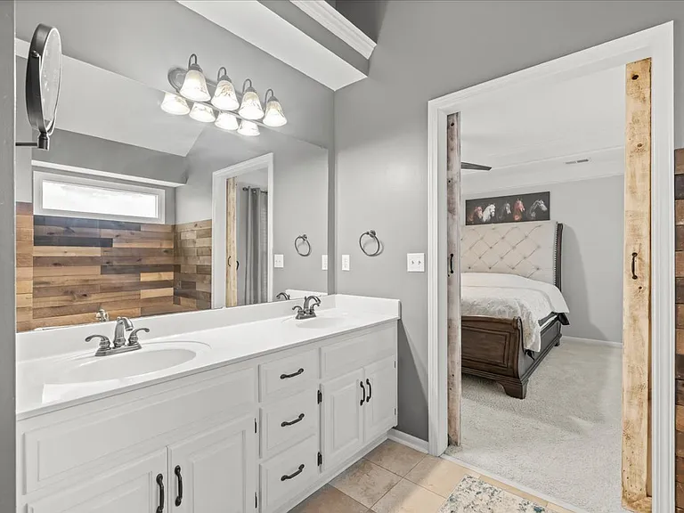 1002 N Clinton St — Photo 27