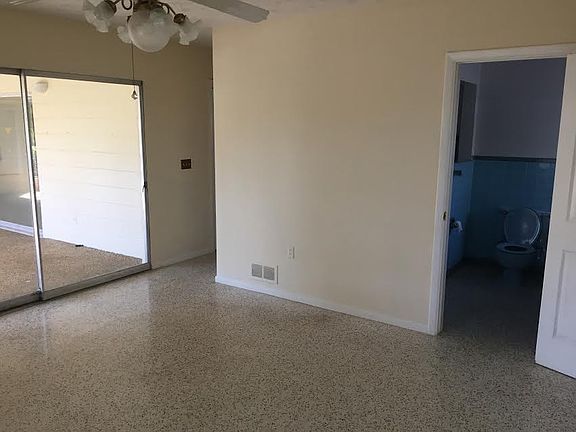 5th image of 2550 Grove St