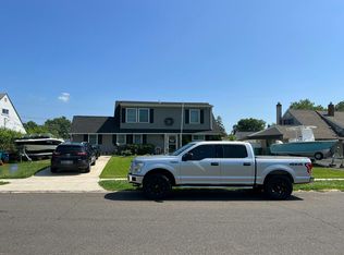 52 Apricot Ln, Levittown, PA 19055