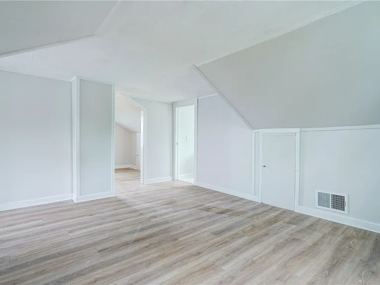 904 Lake Rd — Photo 25