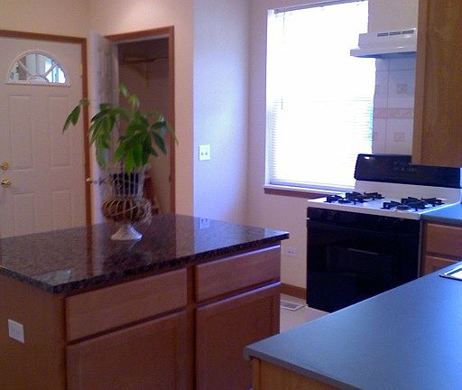 Spacious eat-in kitchen