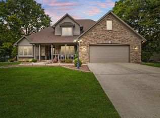 490 Vanhoy Dr, Greenwood, IN
