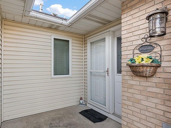 4th image of 1109 Cambridge Ln