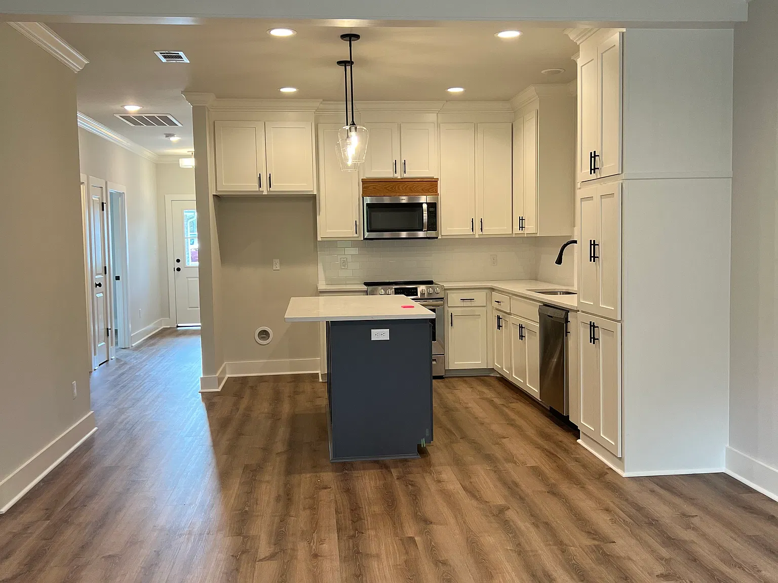 2 bed, 1074 sqft, $1,650 — Photo 2