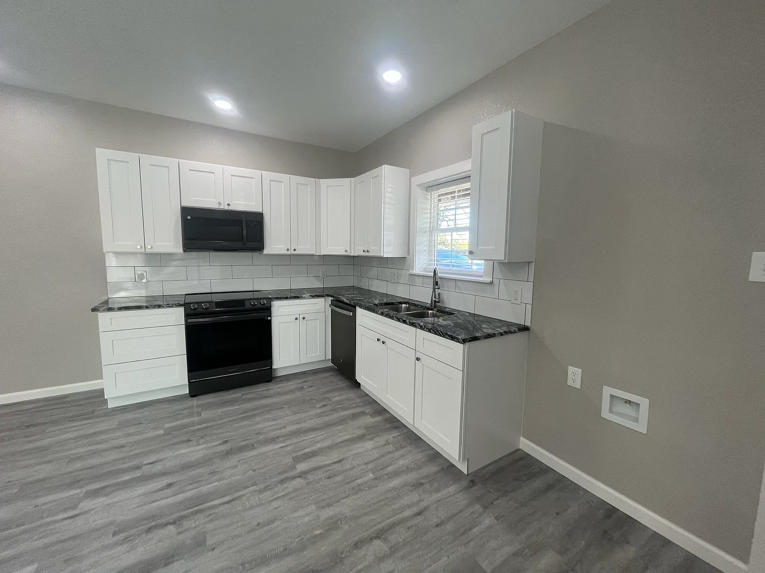 1 bed, 800 sqft, $1,350 — Photo 4