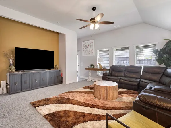 1129 Snowy Owl Dr, Alvarado, TX 76009