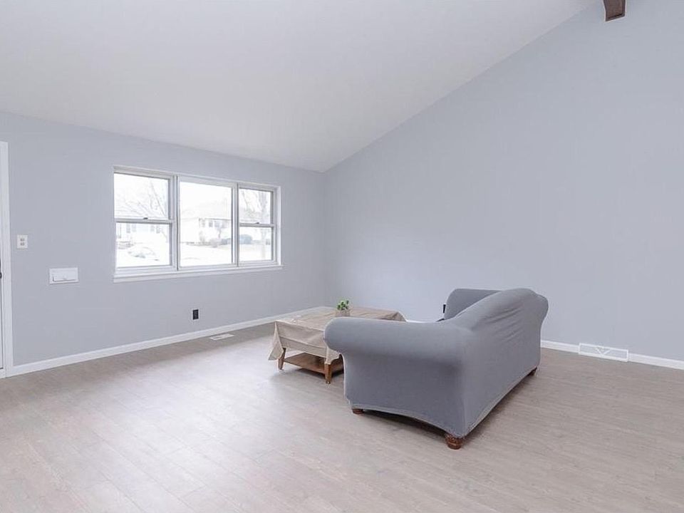 1st image of 26475 Aaron Ave