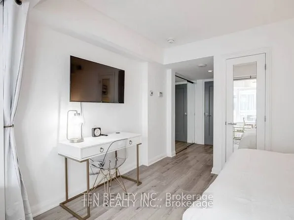 155 Yorkville Ave #2910, Toronto, ON M5R 0B4